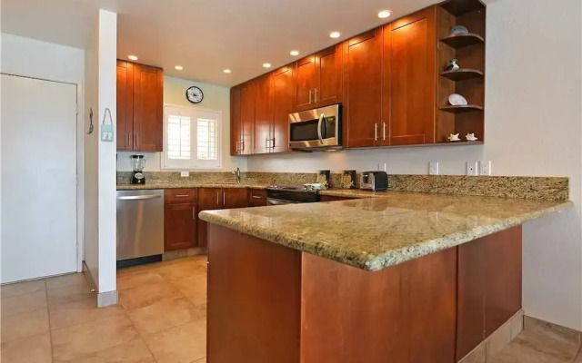 Lokelani #A205 - 2 Br condo by RedAwning