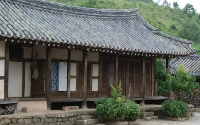 Jeongjaejongtaek Hanok Guesthouse