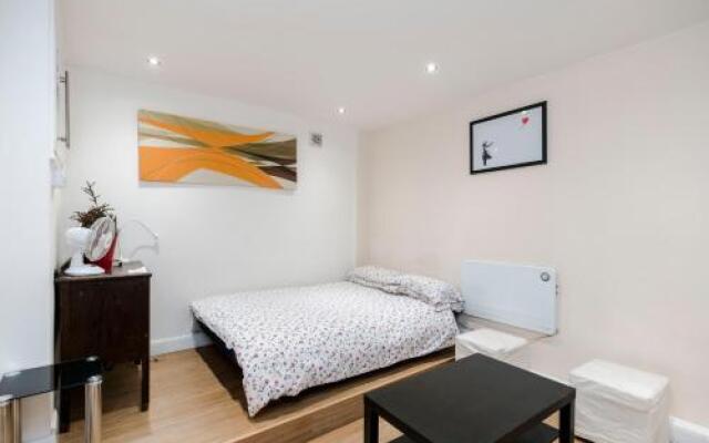 2 bedroom modern apartment on historic Marylebone Lane