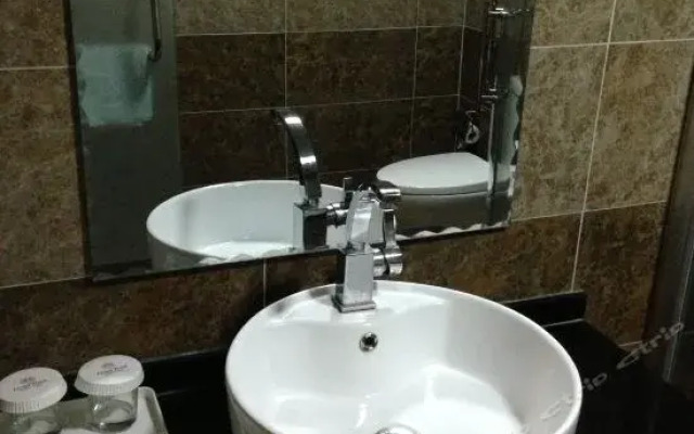 Kunlun Leju Business Hotel (Nanyang Xinchen Road)