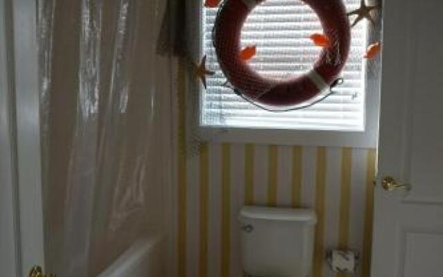 Purple Parrot 34CU - 1 Br Condo