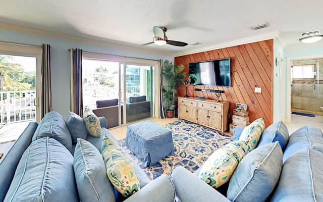 Canal-Side Getaway - 3 Br Home