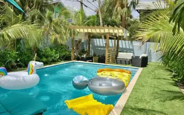 Tropical Garden Bungalow A