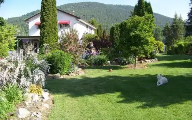 Bavarian Orchard Motel