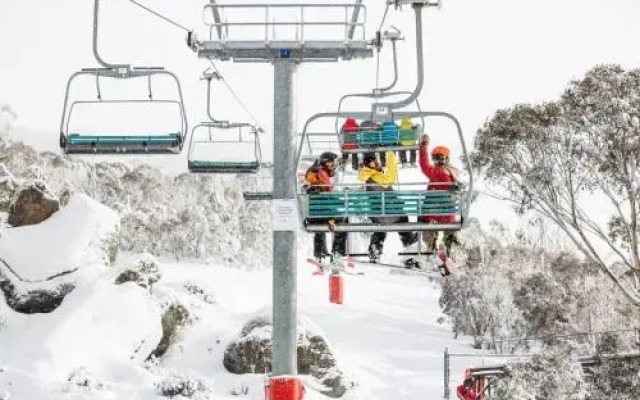 Aarlaur 1- Loft Style Townhouse in Jindabyne