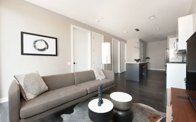 Sunny Lakeview Suites by Sonder