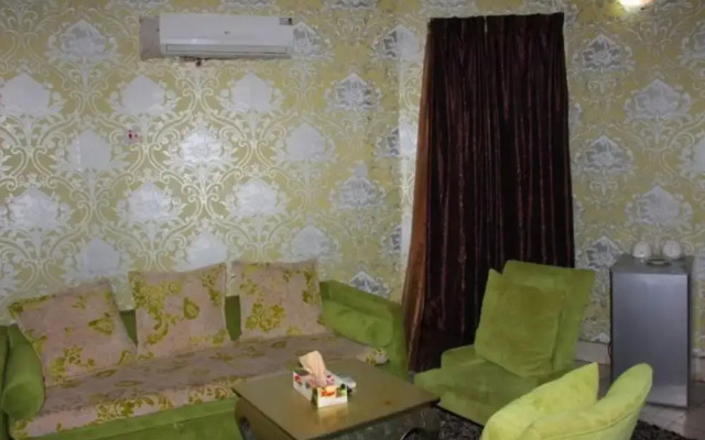 Emirates International Hotel & Suites