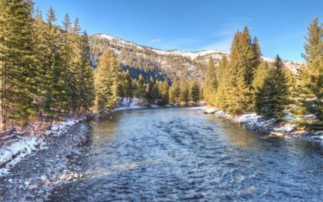 Big Sky - Fly Fishing House