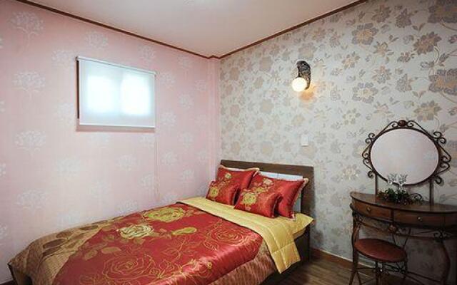 Ganghwa Punggyung gryujineon zip Pension