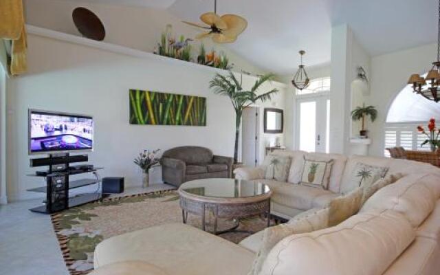 Waterfront Villa Id2621