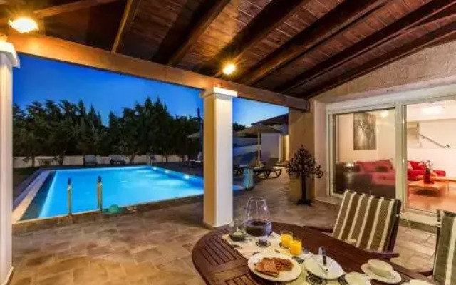 Gennadi Beach Villas - Waterfront Luxury Retreat with Private Beach
