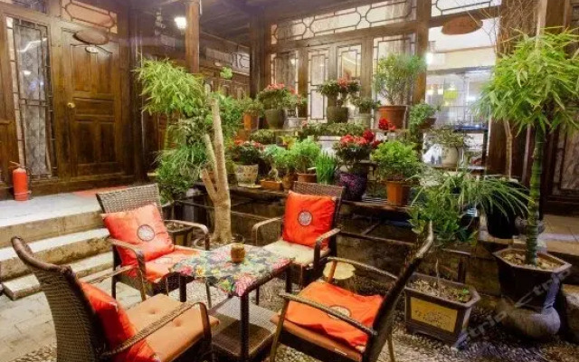 Kaohsiung Gu Jixiang Inn (Lijiang Ancient City Lion Mountain View Shop)