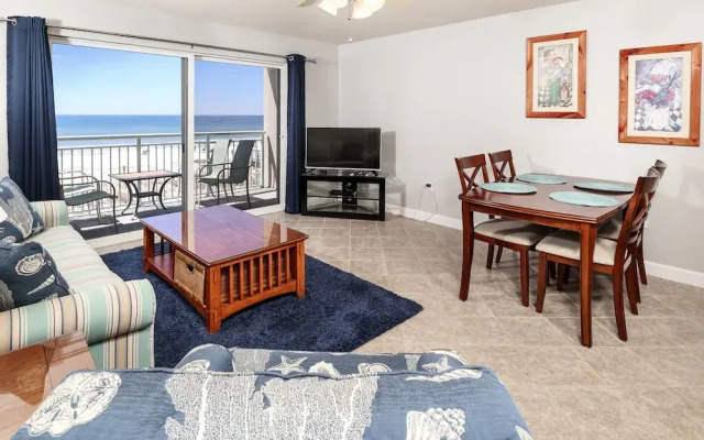 Pelican Isle 215 by RedAwning