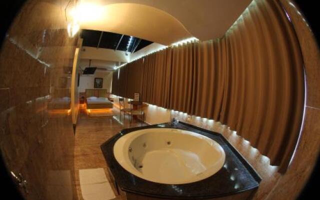 Xenon Motel (Только для взрослых)