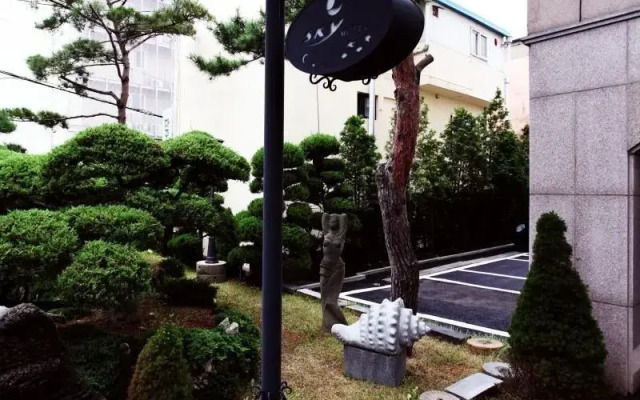 Sky Motel