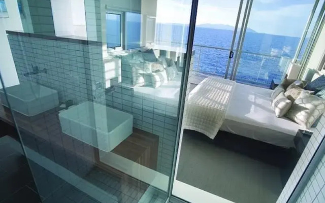 Bright Point Deluxe Holiday Home