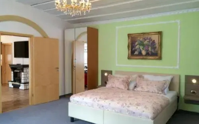 Golden GaPa Central Family Apartment 8