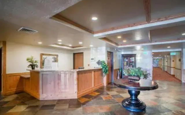 Hotel and Resort Rooms by Midway Lodging