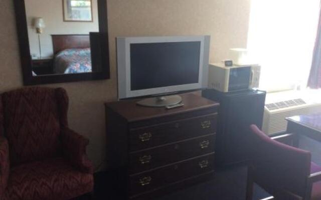 Economy Inn - Parkersburg