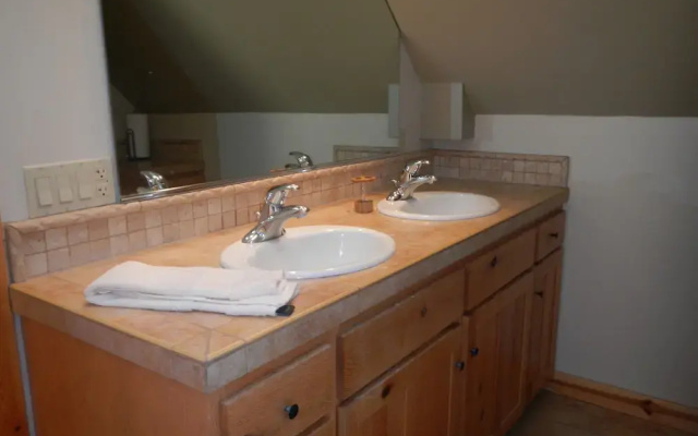 Heart of Truckee - 4 Br Home