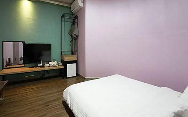 Apple farm stay