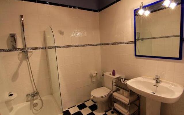 Apartamentos Rurales "Les Escueles de Collía"