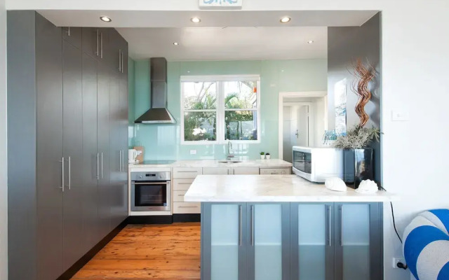 Sandy Point Road, 6, Mermaids Rest