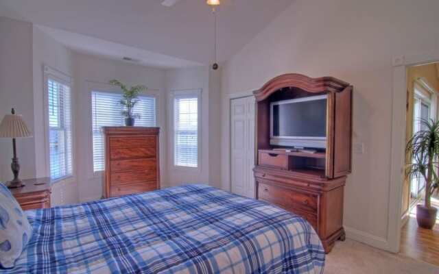 Magnolia Pointe 404 4861 3 Br condo by RedAwning