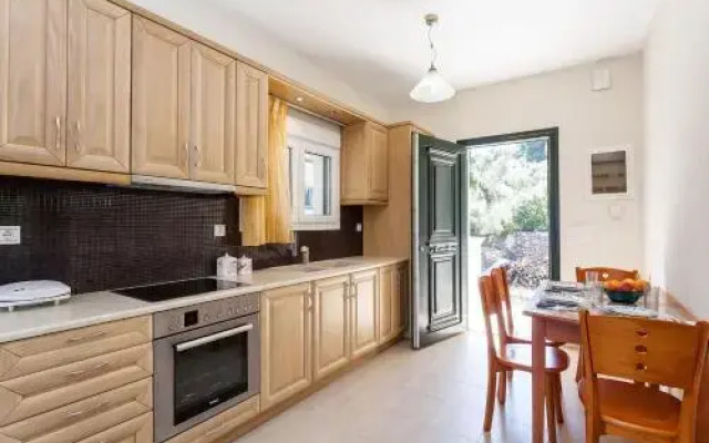 Pefkos Studios and Apartments
