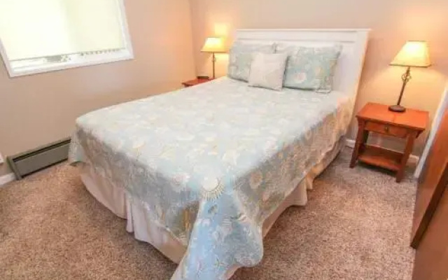 Hillside - 4 Br home by RedAwning
