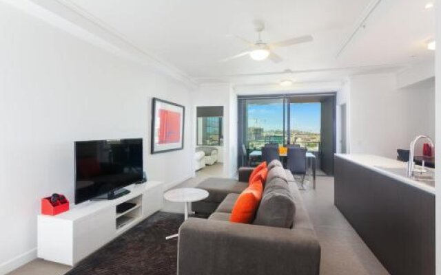 Keeping Cool on Connor - Executive 2BR Fortitude Valley apartment with pool and views