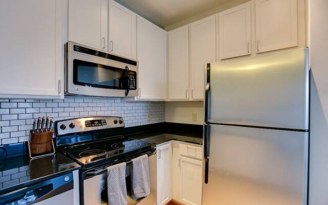 Prospect Park Apt by VectorStays