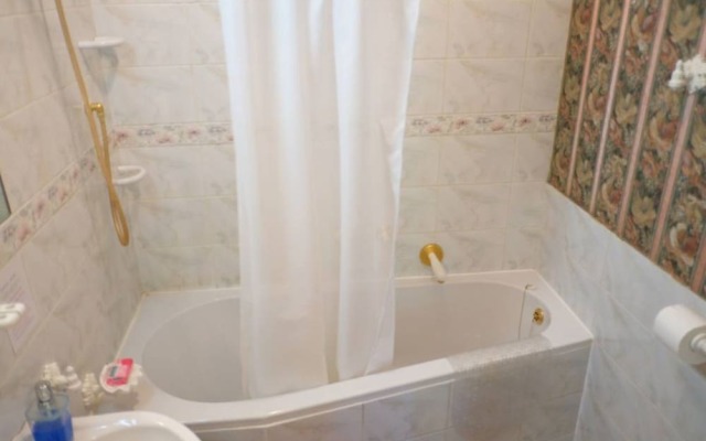 Jambo Guest House Rose Room in Green Point