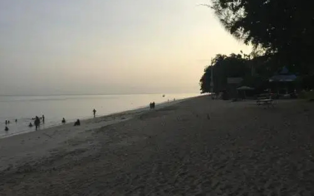 By The Sea Batu Ferringhi Paradise Suite