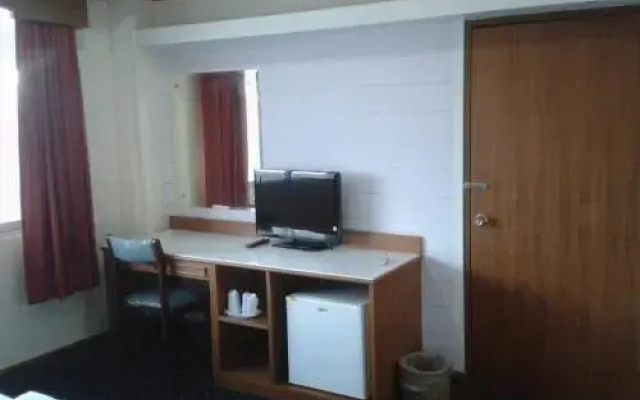 Thaksin Hotel