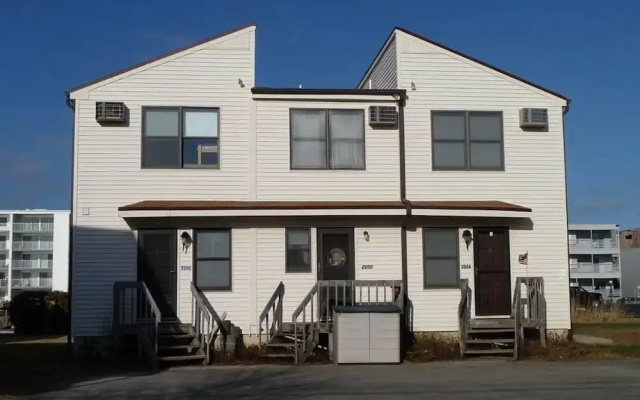 Seaquestor A - 2 Br Townhouse