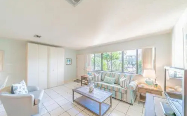 Follow The Sun - 1 Br Apts