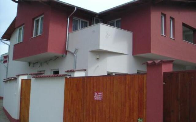 Lantos Apartmanház