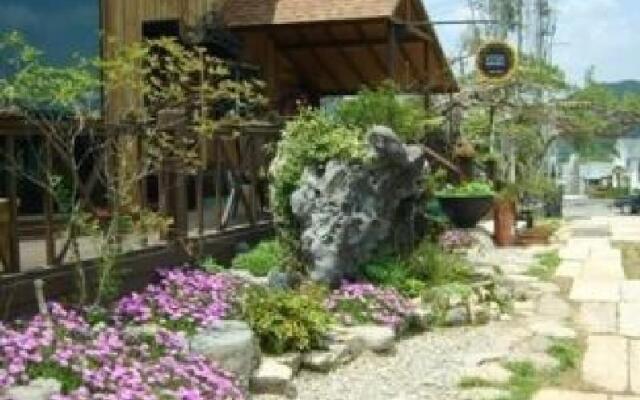 Moon & River Pension