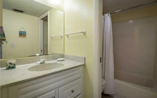 Strandview Tower 203