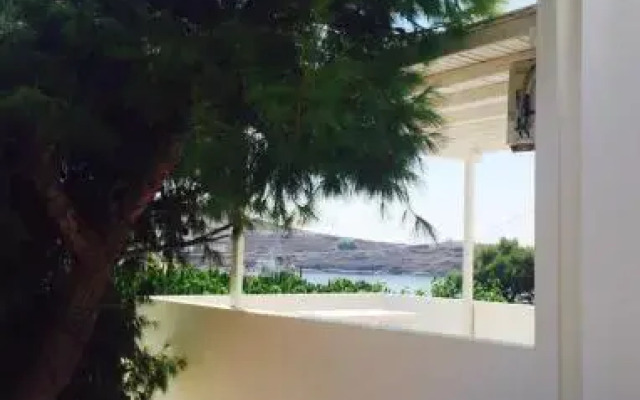 En Lefko Kythnos