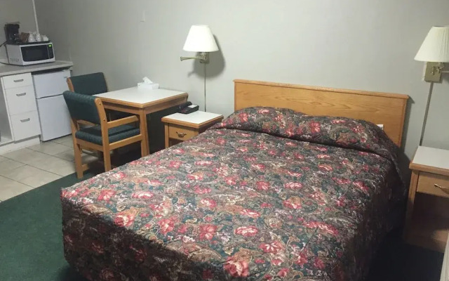 4 Pines Motel