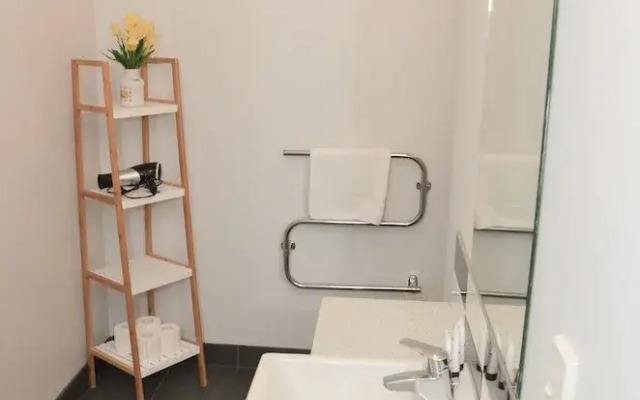 Lively And Stunning Auckland Central Apartment