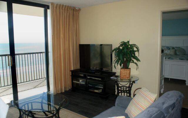 Sea Winds 101 3 Br condo by RedAwning