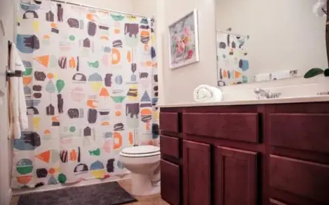Picturesque 2BR Apt Near Mass Ave