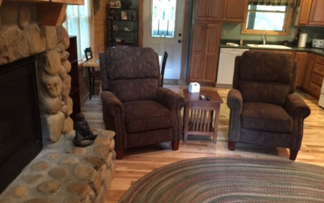 Crestview - 2 Br home by RedAwning