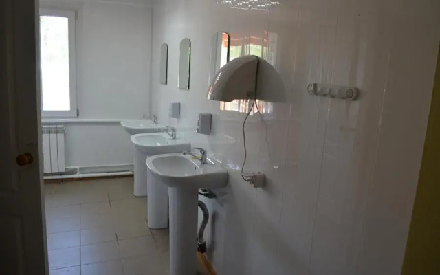 Four Seasons Slavutich Hostel