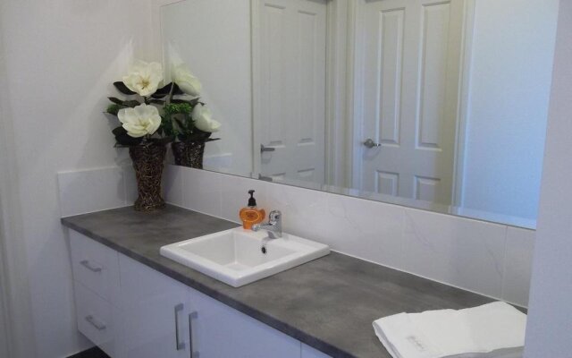 Auburn Vineyard Retreat