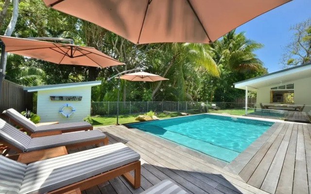 Pineapple Petes Beach House