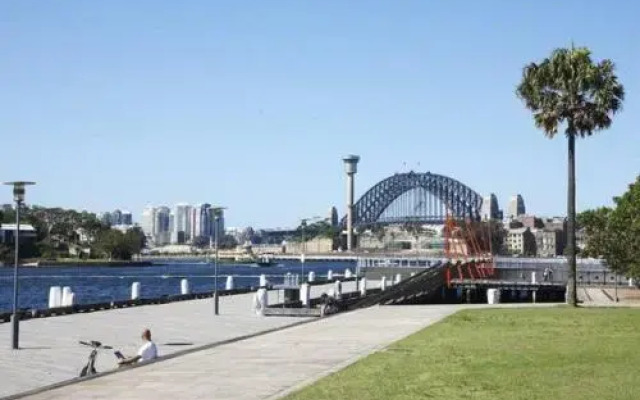Thriving city location, dining hub